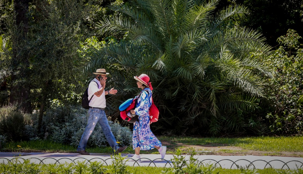 A generic square placeholder image with rounded corners in a figure.