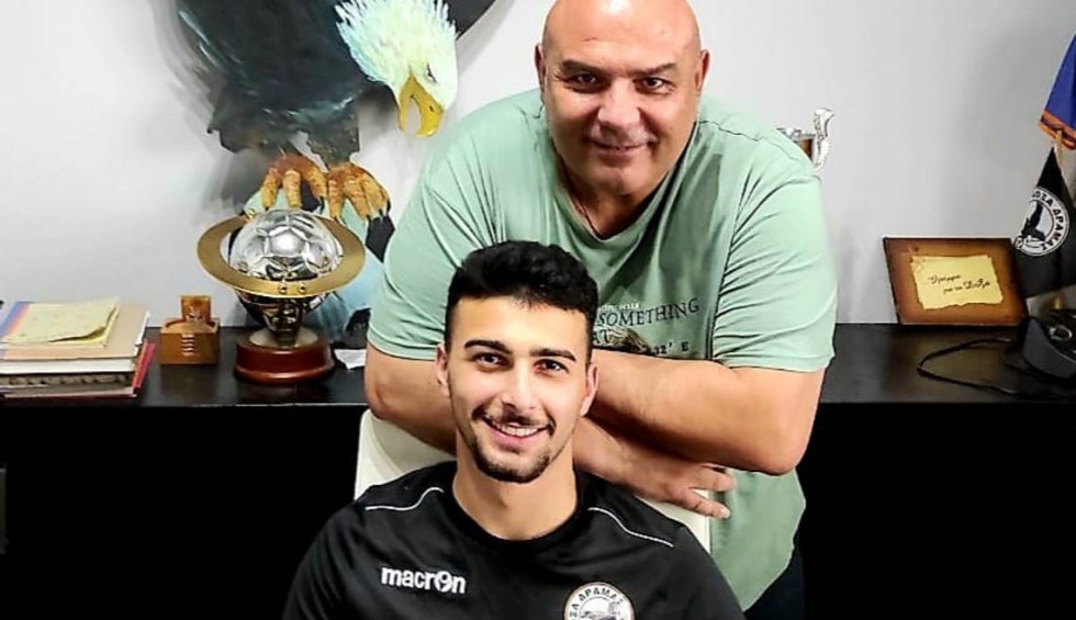 A generic square placeholder image with rounded corners in a figure.