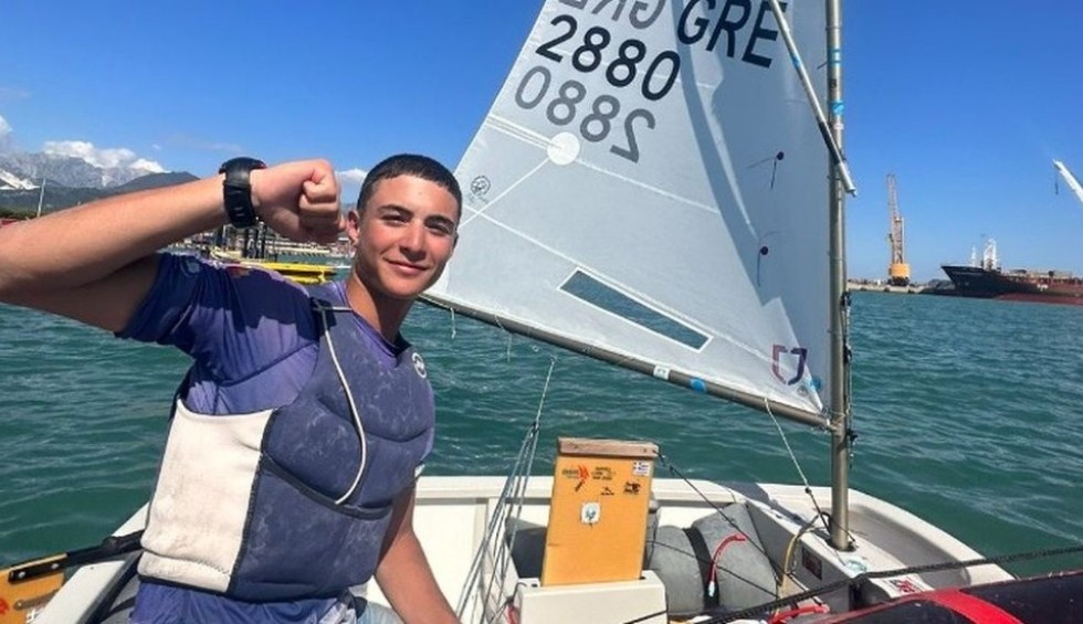 A generic square placeholder image with rounded corners in a figure.