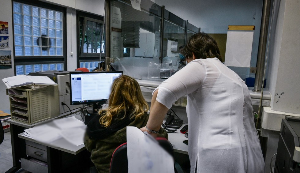 A generic square placeholder image with rounded corners in a figure.