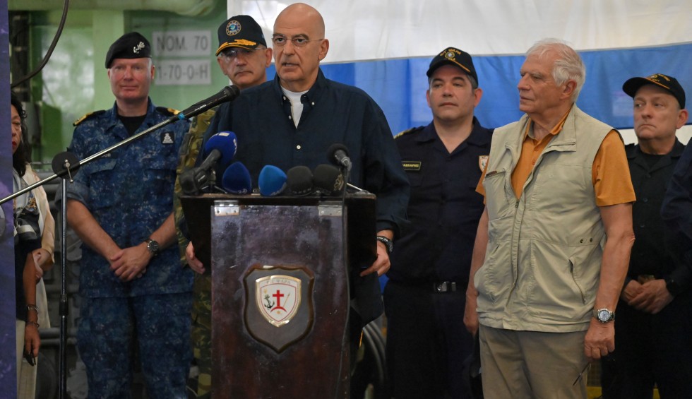 A generic square placeholder image with rounded corners in a figure.