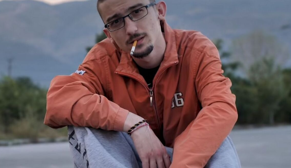 A generic square placeholder image with rounded corners in a figure.