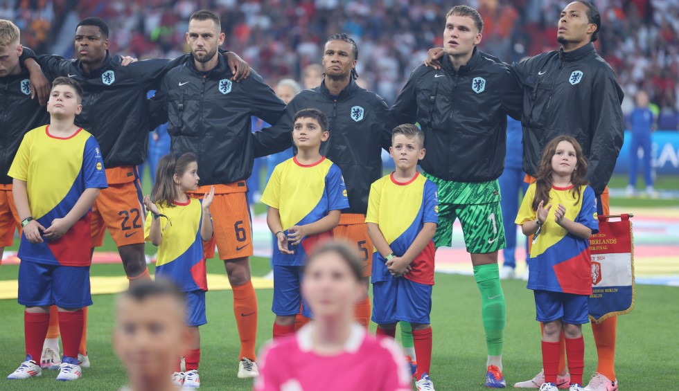 A generic square placeholder image with rounded corners in a figure.