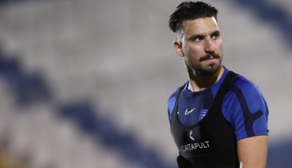 A generic square placeholder image with rounded corners in a figure.