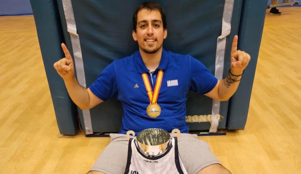 A generic square placeholder image with rounded corners in a figure.