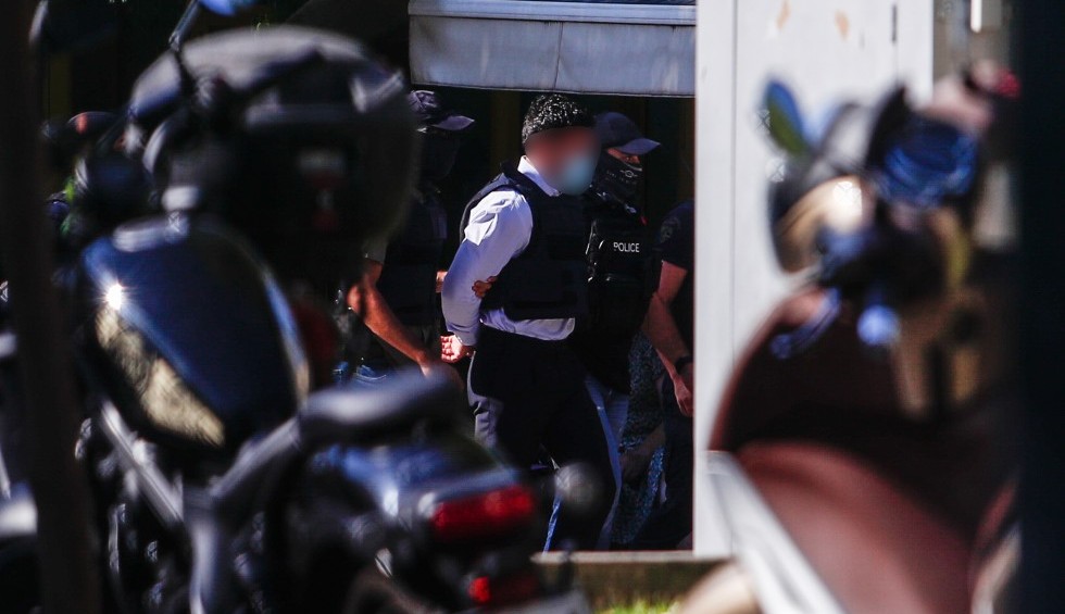 A generic square placeholder image with rounded corners in a figure.