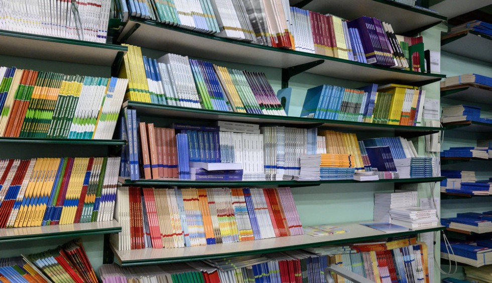 A generic square placeholder image with rounded corners in a figure.