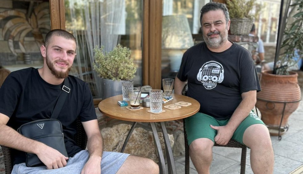 A generic square placeholder image with rounded corners in a figure.