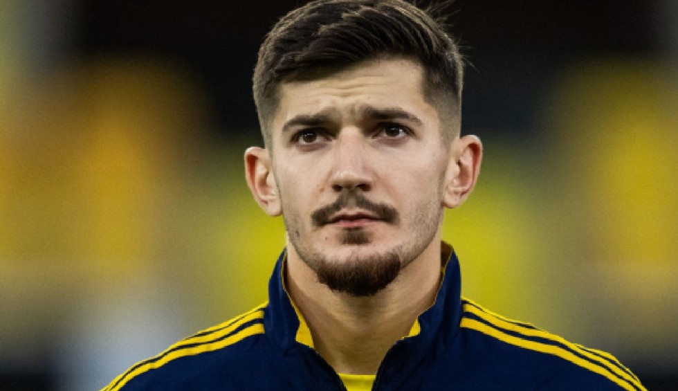 A generic square placeholder image with rounded corners in a figure.