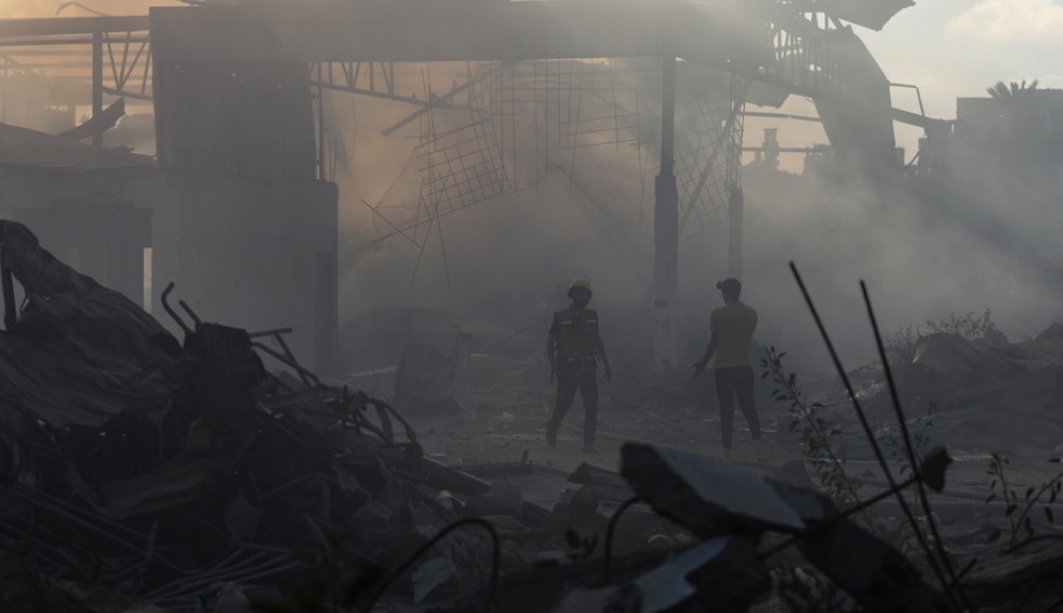 A generic square placeholder image with rounded corners in a figure.