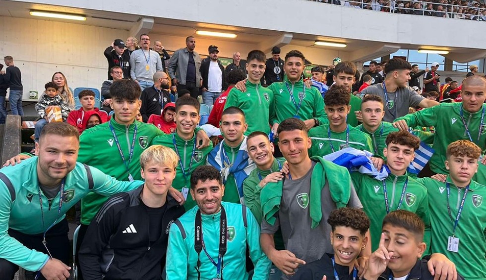 A generic square placeholder image with rounded corners in a figure.