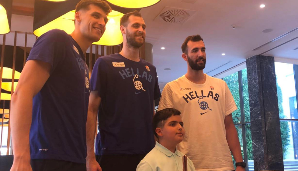 A generic square placeholder image with rounded corners in a figure.