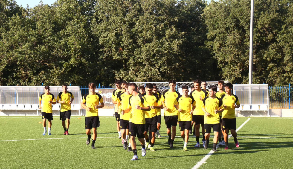 A generic square placeholder image with rounded corners in a figure.