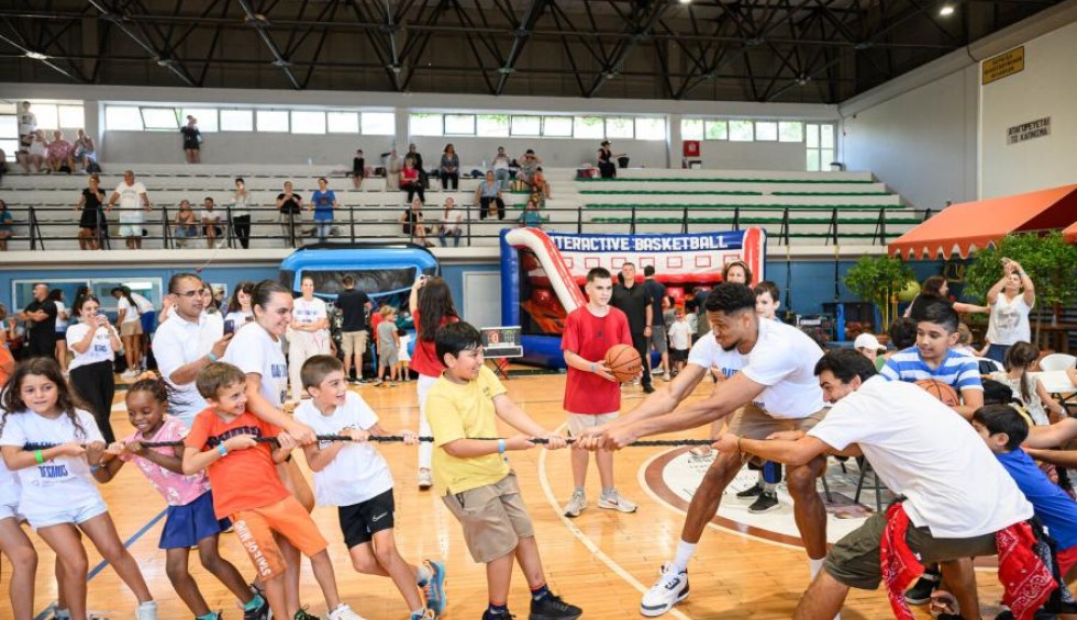 A generic square placeholder image with rounded corners in a figure.