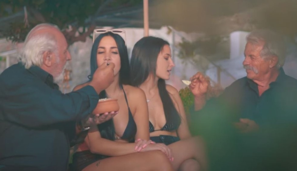 A generic square placeholder image with rounded corners in a figure.