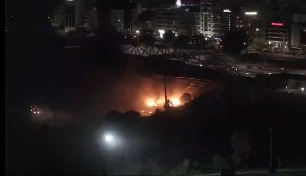 A generic square placeholder image with rounded corners in a figure.