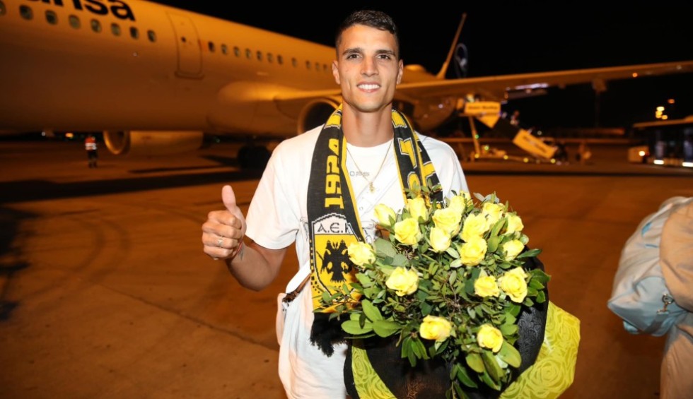 A generic square placeholder image with rounded corners in a figure.