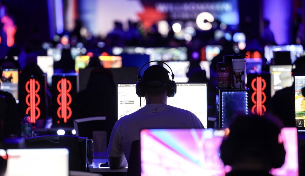 A generic square placeholder image with rounded corners in a figure.