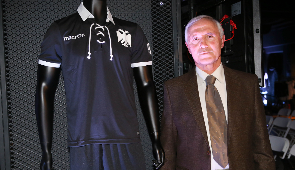 A generic square placeholder image with rounded corners in a figure.