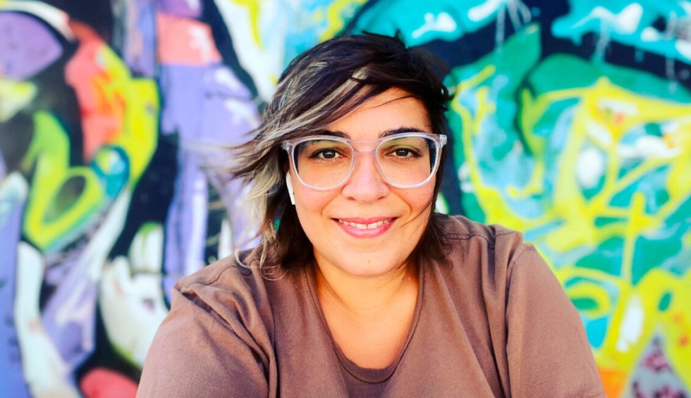 A generic square placeholder image with rounded corners in a figure.