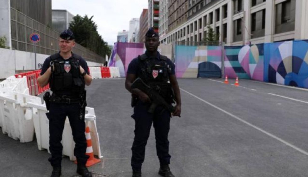 A generic square placeholder image with rounded corners in a figure.