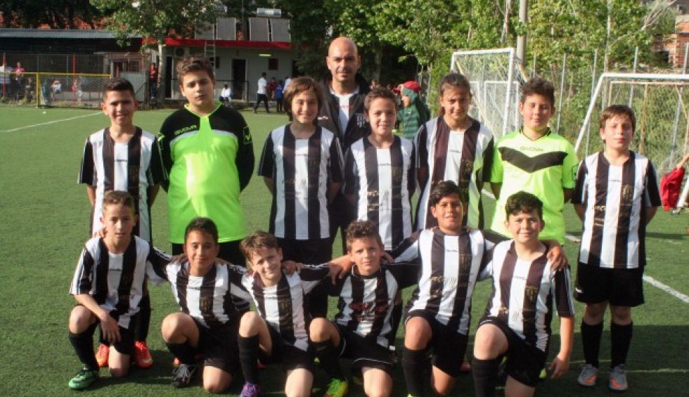 A generic square placeholder image with rounded corners in a figure.