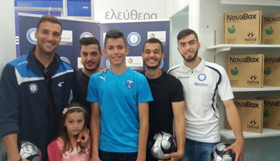 A generic square placeholder image with rounded corners in a figure.