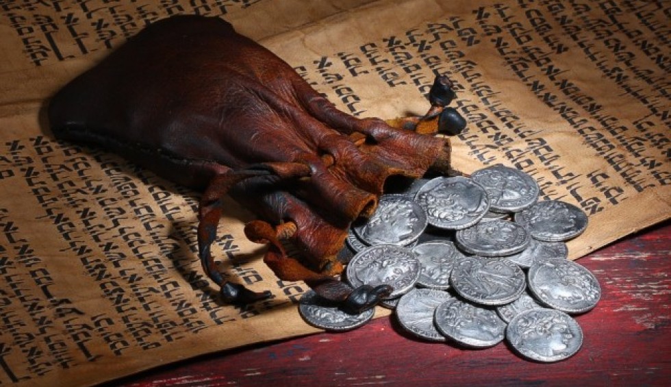 A generic square placeholder image with rounded corners in a figure.