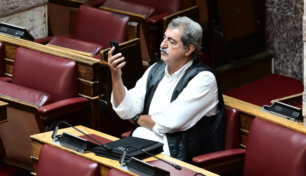 A generic square placeholder image with rounded corners in a figure.