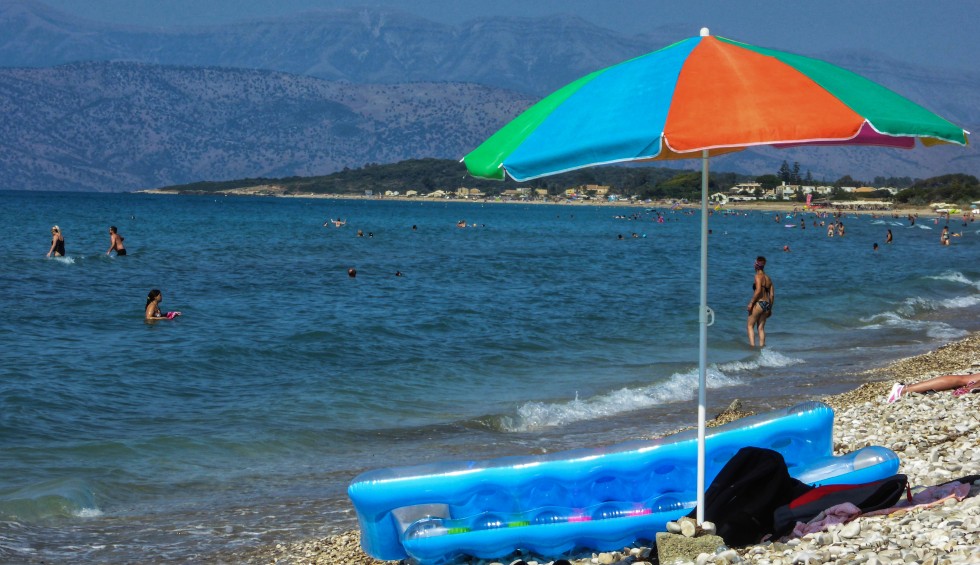 A generic square placeholder image with rounded corners in a figure.