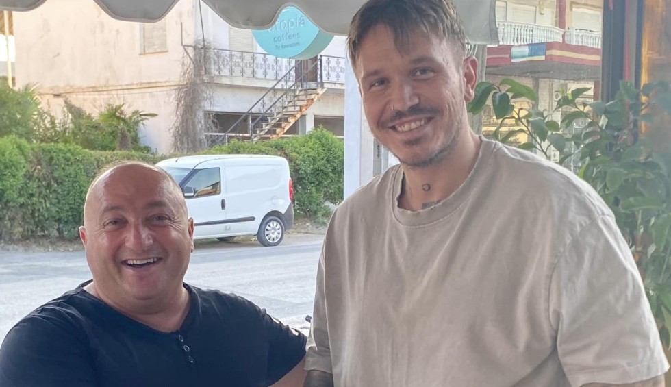 A generic square placeholder image with rounded corners in a figure.