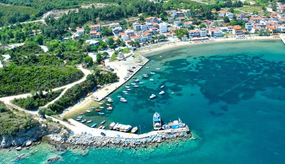 A generic square placeholder image with rounded corners in a figure.