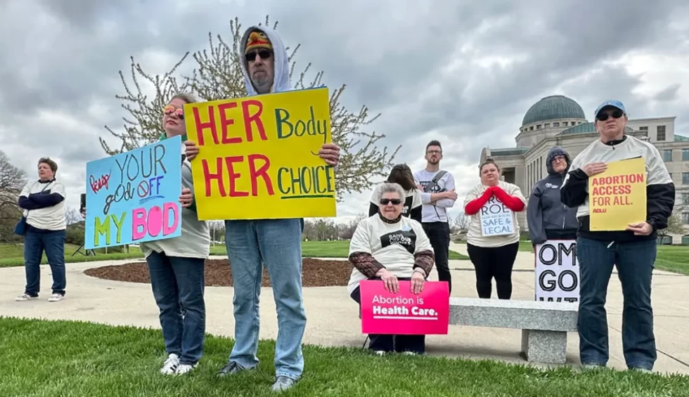 A generic square placeholder image with rounded corners in a figure.