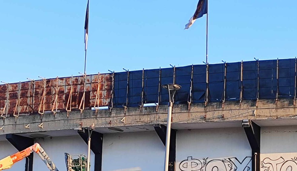 A generic square placeholder image with rounded corners in a figure.