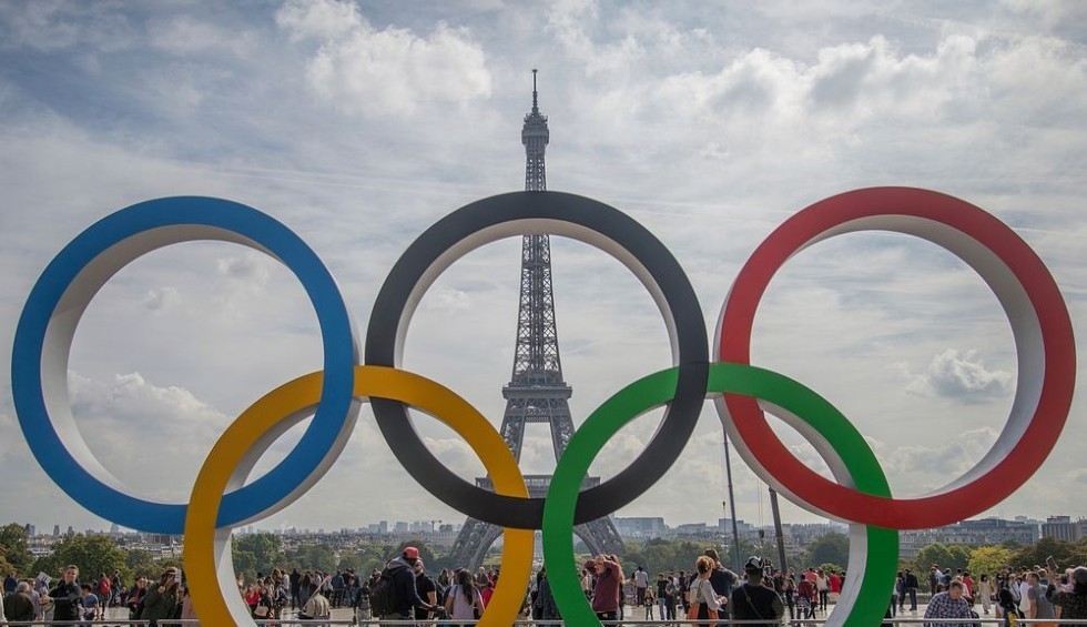 A generic square placeholder image with rounded corners in a figure.