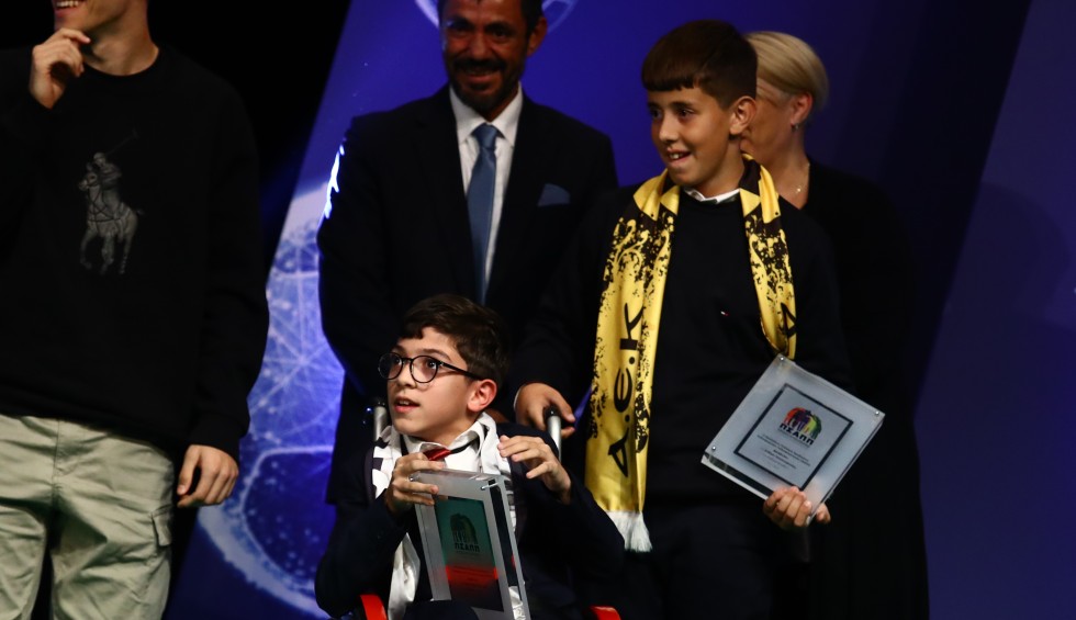 A generic square placeholder image with rounded corners in a figure.