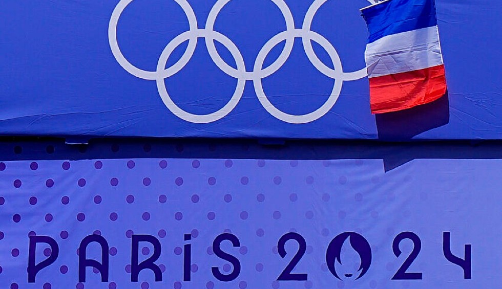 A generic square placeholder image with rounded corners in a figure.