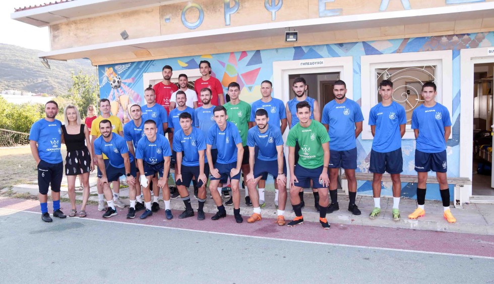 A generic square placeholder image with rounded corners in a figure.