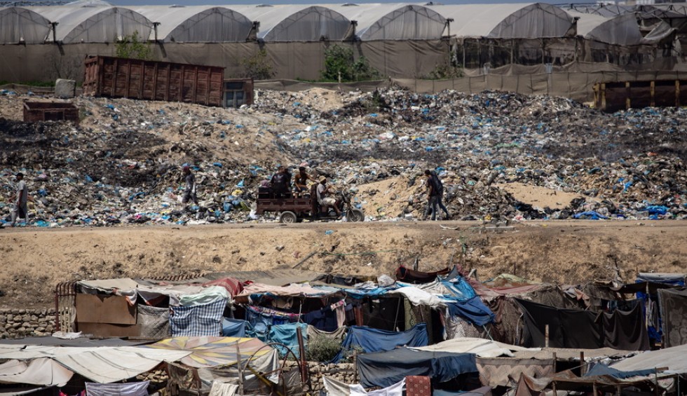 A generic square placeholder image with rounded corners in a figure.