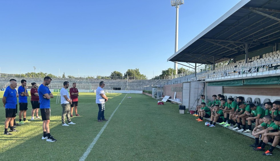 A generic square placeholder image with rounded corners in a figure.