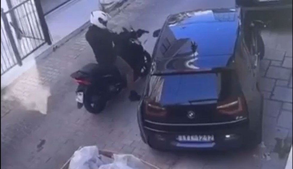 A generic square placeholder image with rounded corners in a figure.