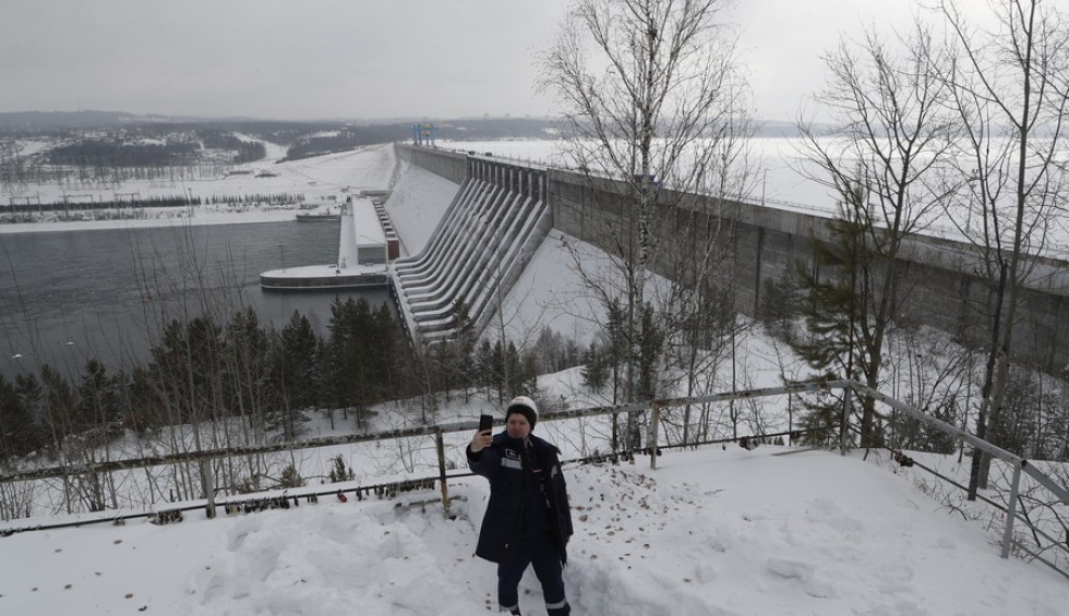 A generic square placeholder image with rounded corners in a figure.