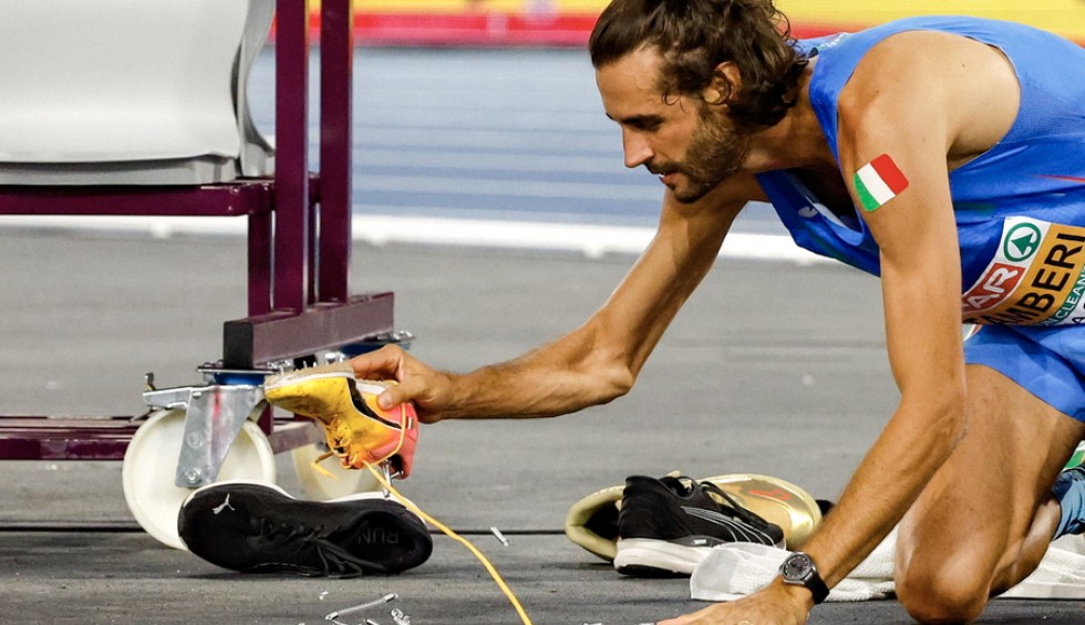 A generic square placeholder image with rounded corners in a figure.