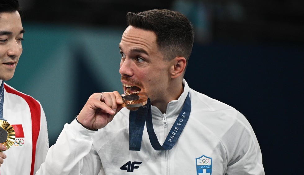 A generic square placeholder image with rounded corners in a figure.