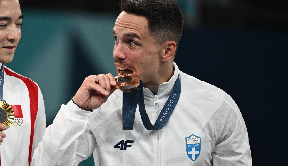 A generic square placeholder image with rounded corners in a figure.