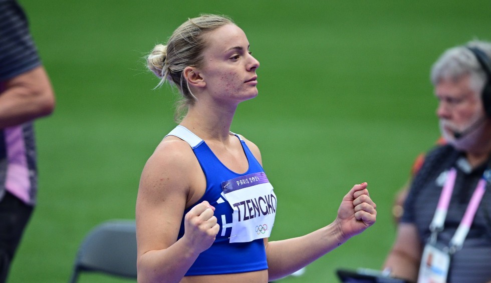 A generic square placeholder image with rounded corners in a figure.