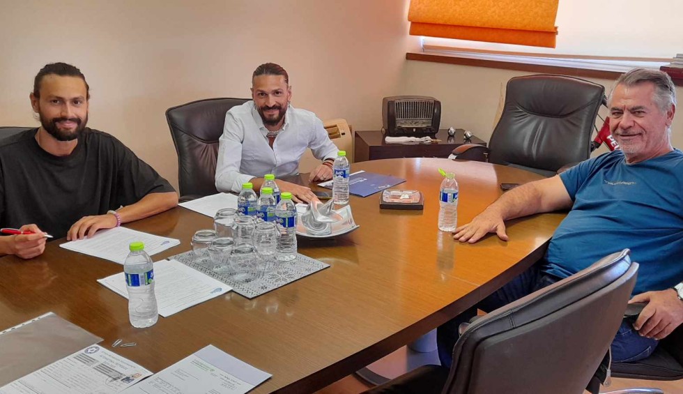 A generic square placeholder image with rounded corners in a figure.