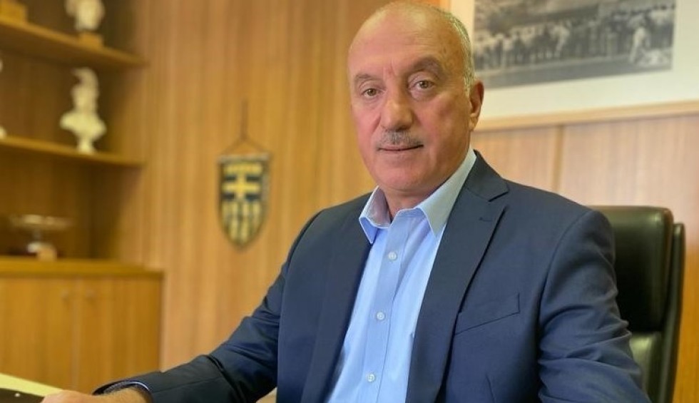 A generic square placeholder image with rounded corners in a figure.