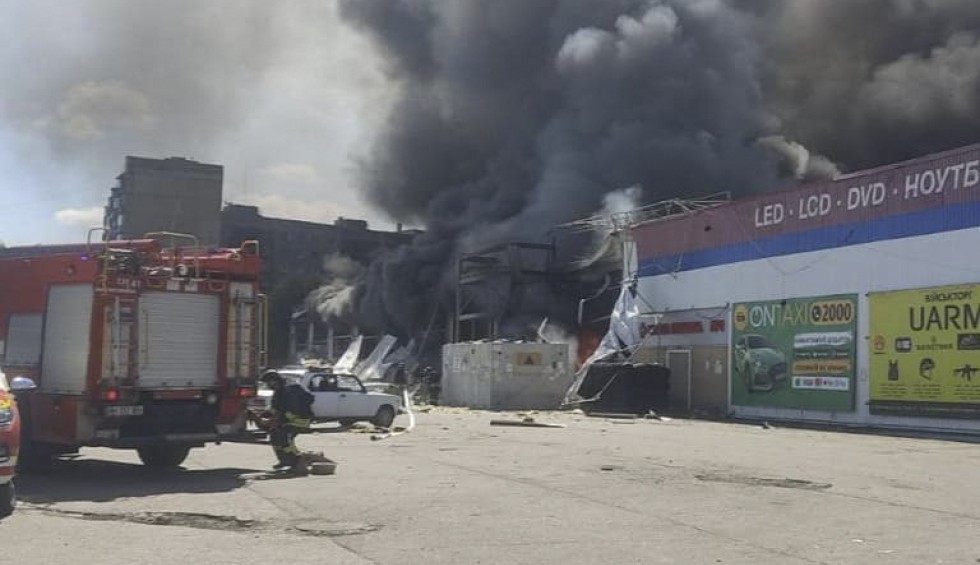 A generic square placeholder image with rounded corners in a figure.