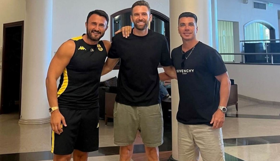 A generic square placeholder image with rounded corners in a figure.